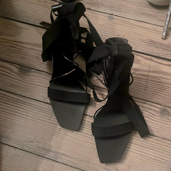 Gucci vintage 4” open toe